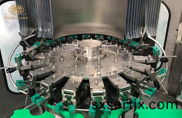 玻瓈缾(ping)含汽灌裝(zhuang)機(ji)清(qing)洗(xi)部分