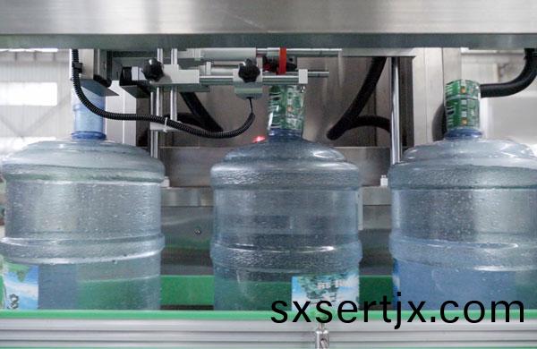 桶(tong)裝水套標機(ji)