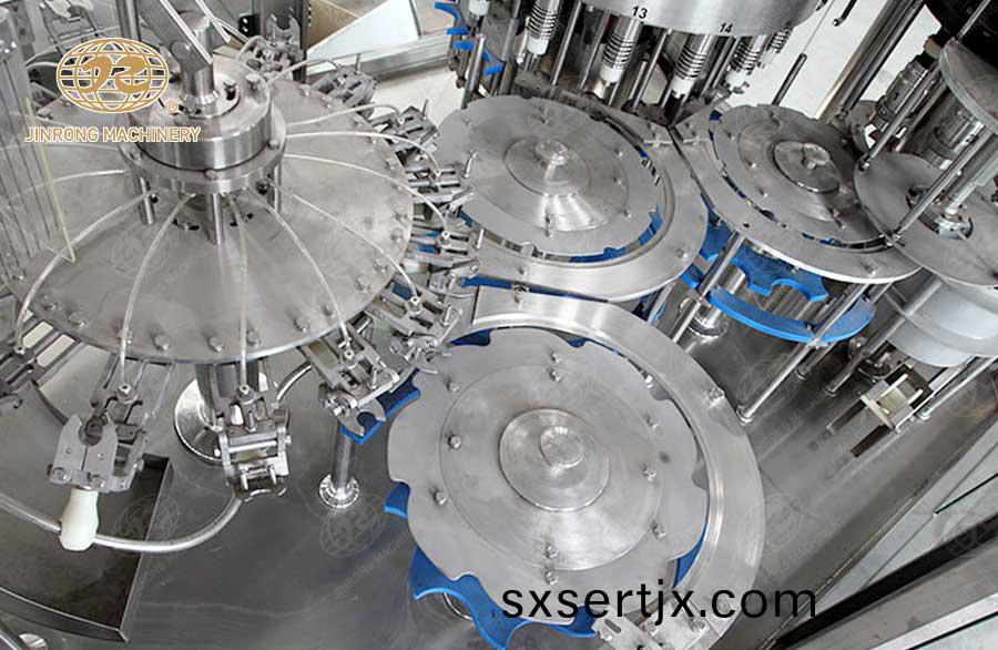 純淨(jing)水(shui)灌裝機 純淨(jing)水灌(guan)裝(zhuang)機(ji)